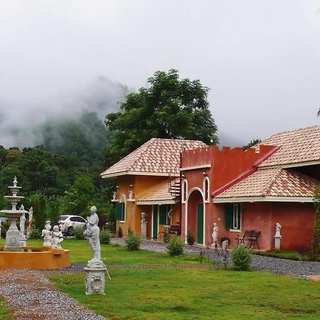Cinque Terre Resort Thong Pha Phum Zewnętrze zdjęcie